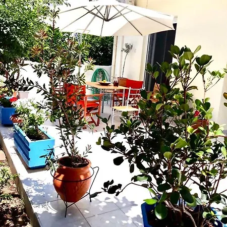 Marble Cool 2-bedroom Down Town Yard House